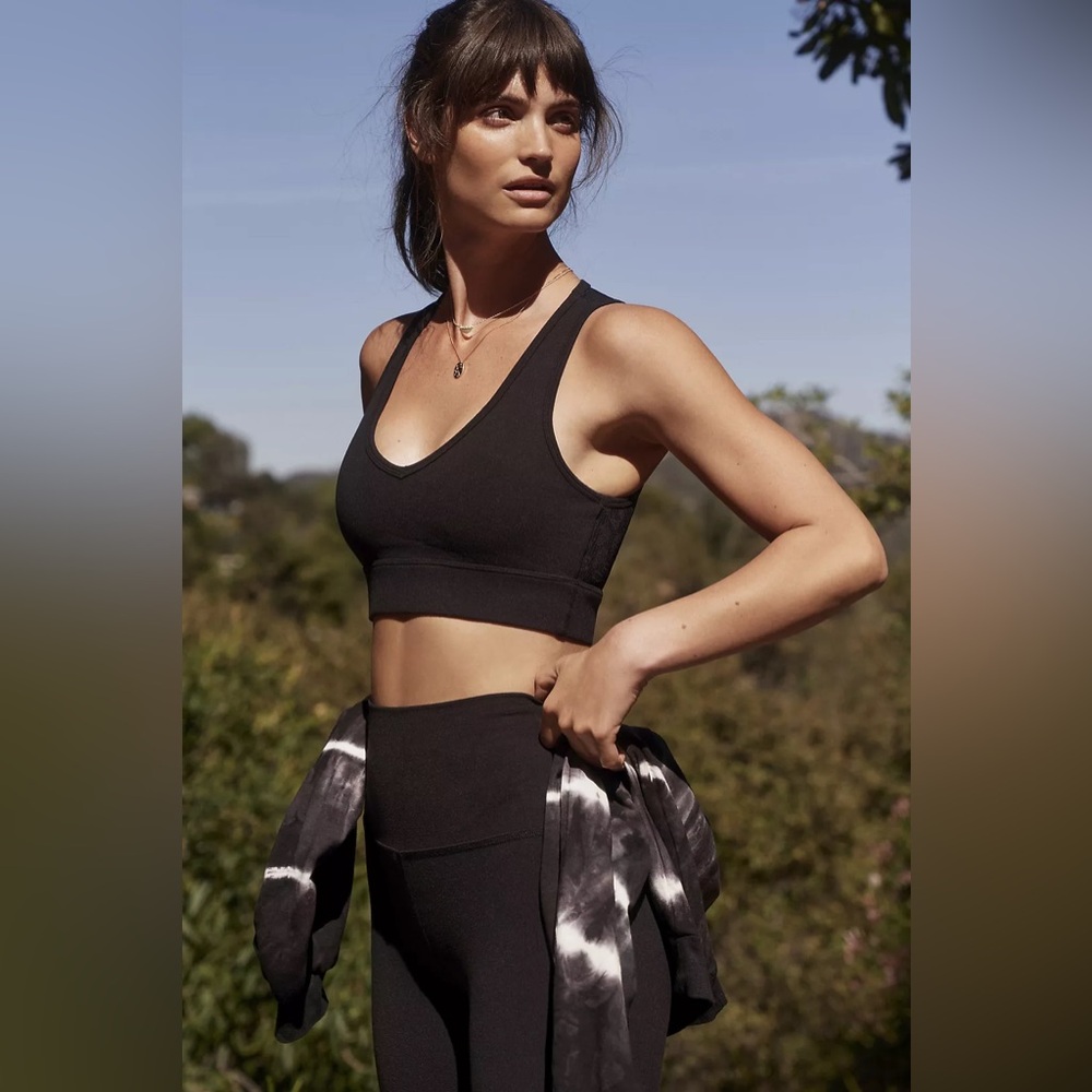 Beyond Yoga black Mesh It Up Sports Bra M - Picture 2 of 10